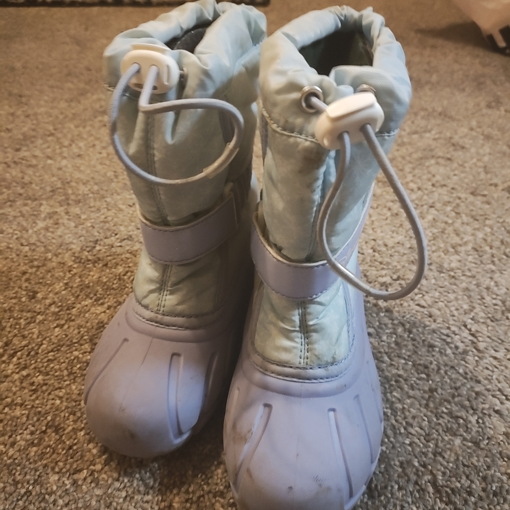 Snow boots